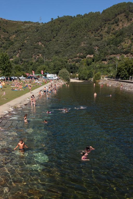 Hostal Tres Campanas Villafranca Del Bierzo Dış mekan fotoğraf