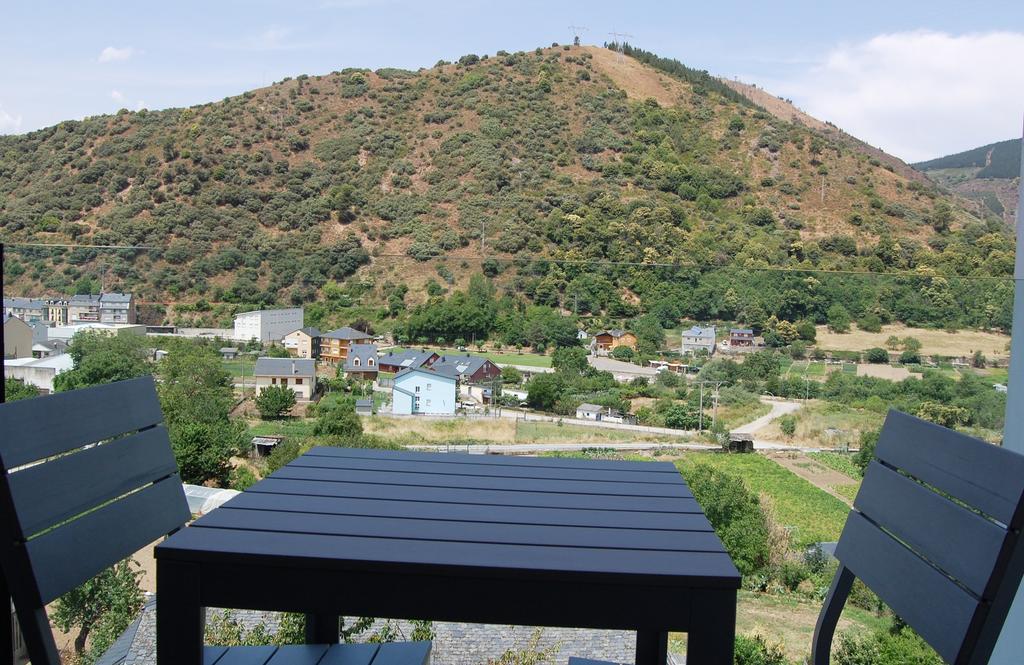 Hostal Tres Campanas Villafranca Del Bierzo Dış mekan fotoğraf