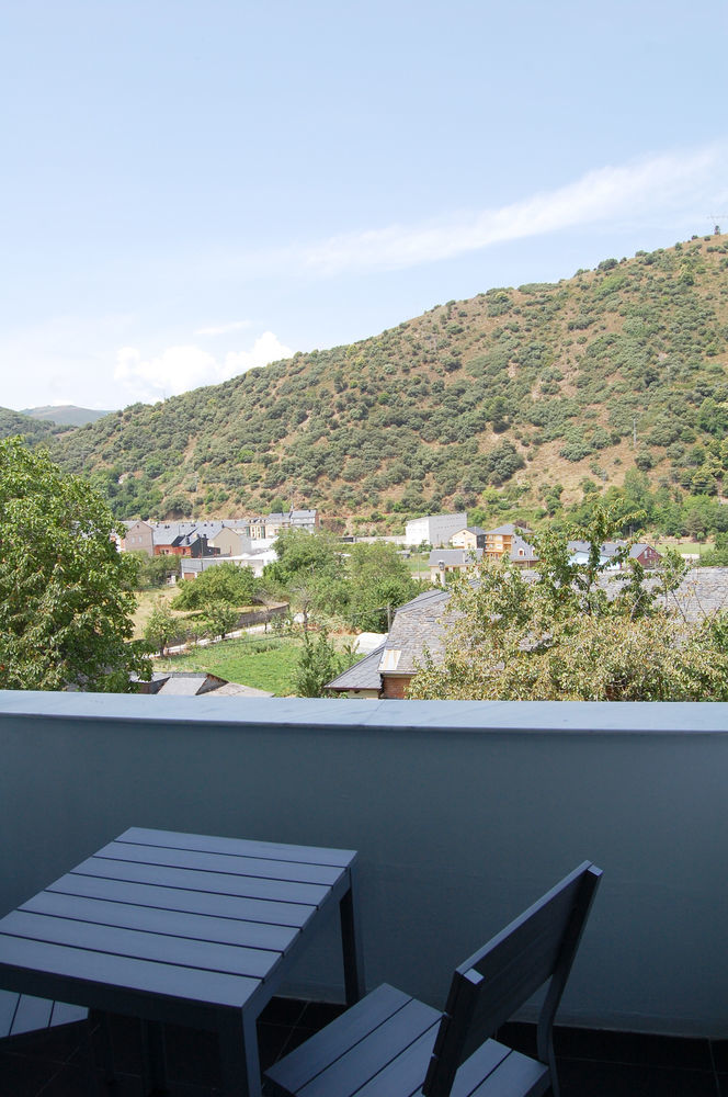 Hostal Tres Campanas Villafranca Del Bierzo Dış mekan fotoğraf